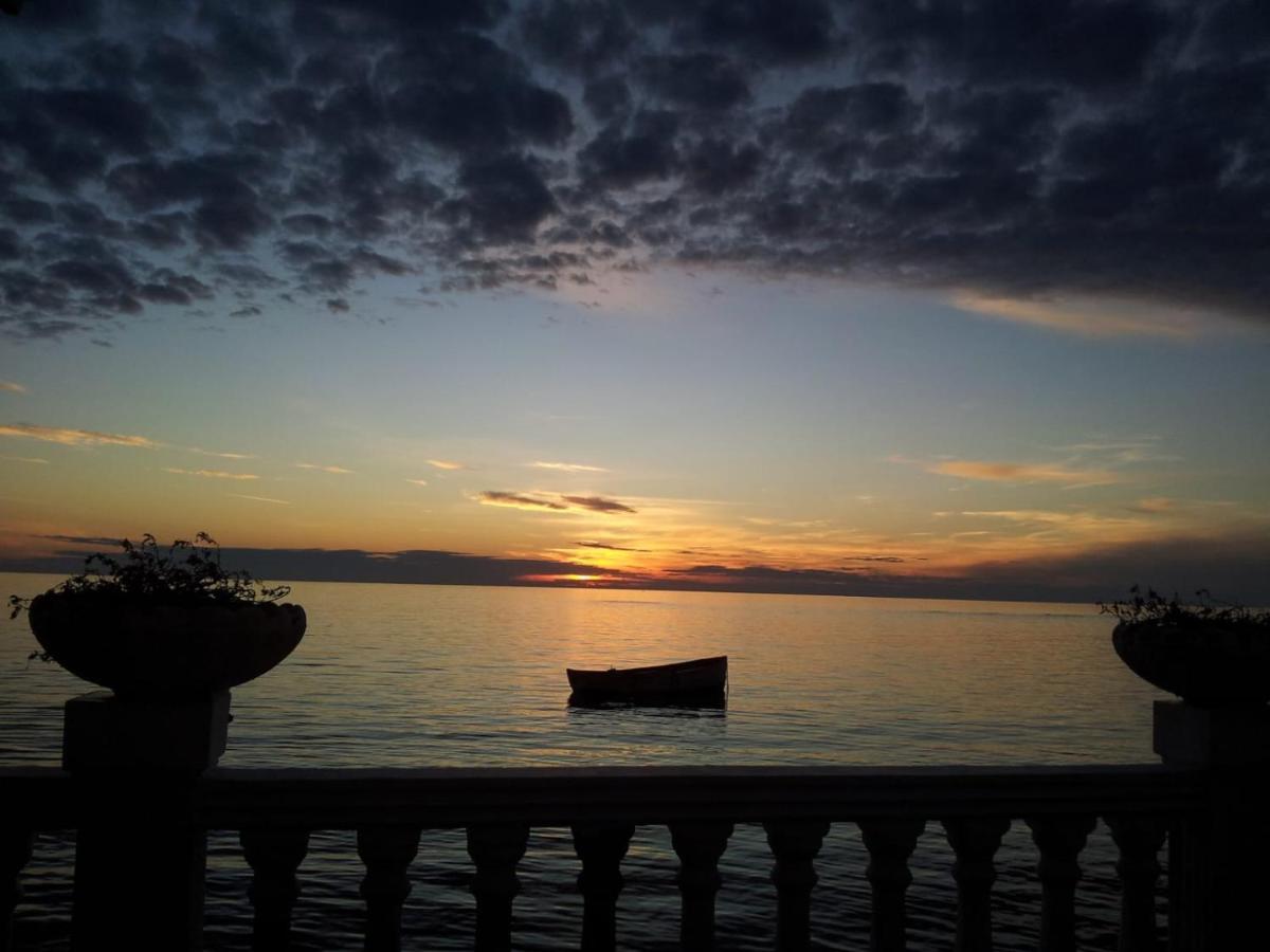Durres City Apartment, City Center & Close To The Beach Экстерьер фото